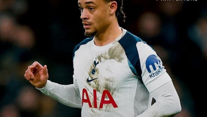 欧冠直播-热刺官方：哈维-西蒙斯当选与多特一役队内最佳球员