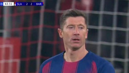 进错门了，进了105球的莱万欧冠生涯首次打入乌龙球