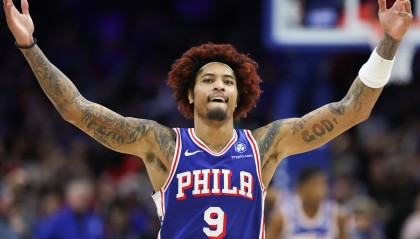 世界杯直播-穿针引线！恩比德送吊传 乌布雷接球转身打进加罚